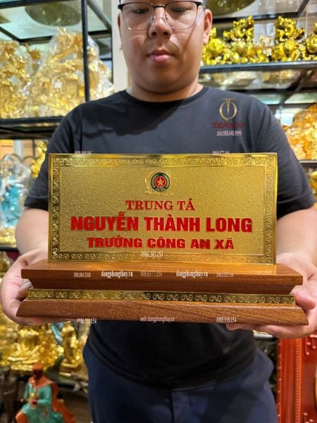 Biển chức danh bằng đồng mạ vàng 24k