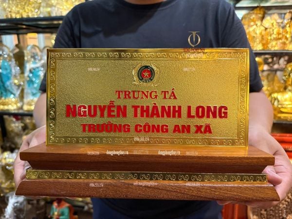 Biển chức danh bằng đồng mạ vàng 24k