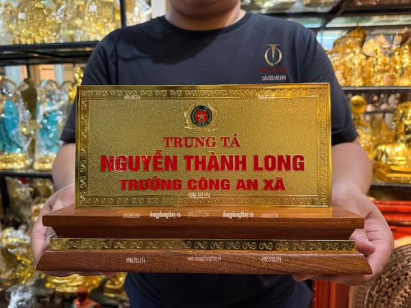 Biển chức danh bằng đồng mạ vàng 24k