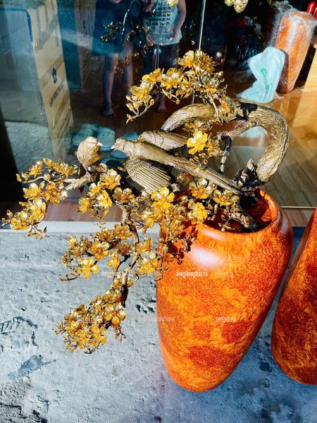 Quà tặng sếp mạ vàng: Bình Mai dáng đổ bằng đồng mạ vàng 24k