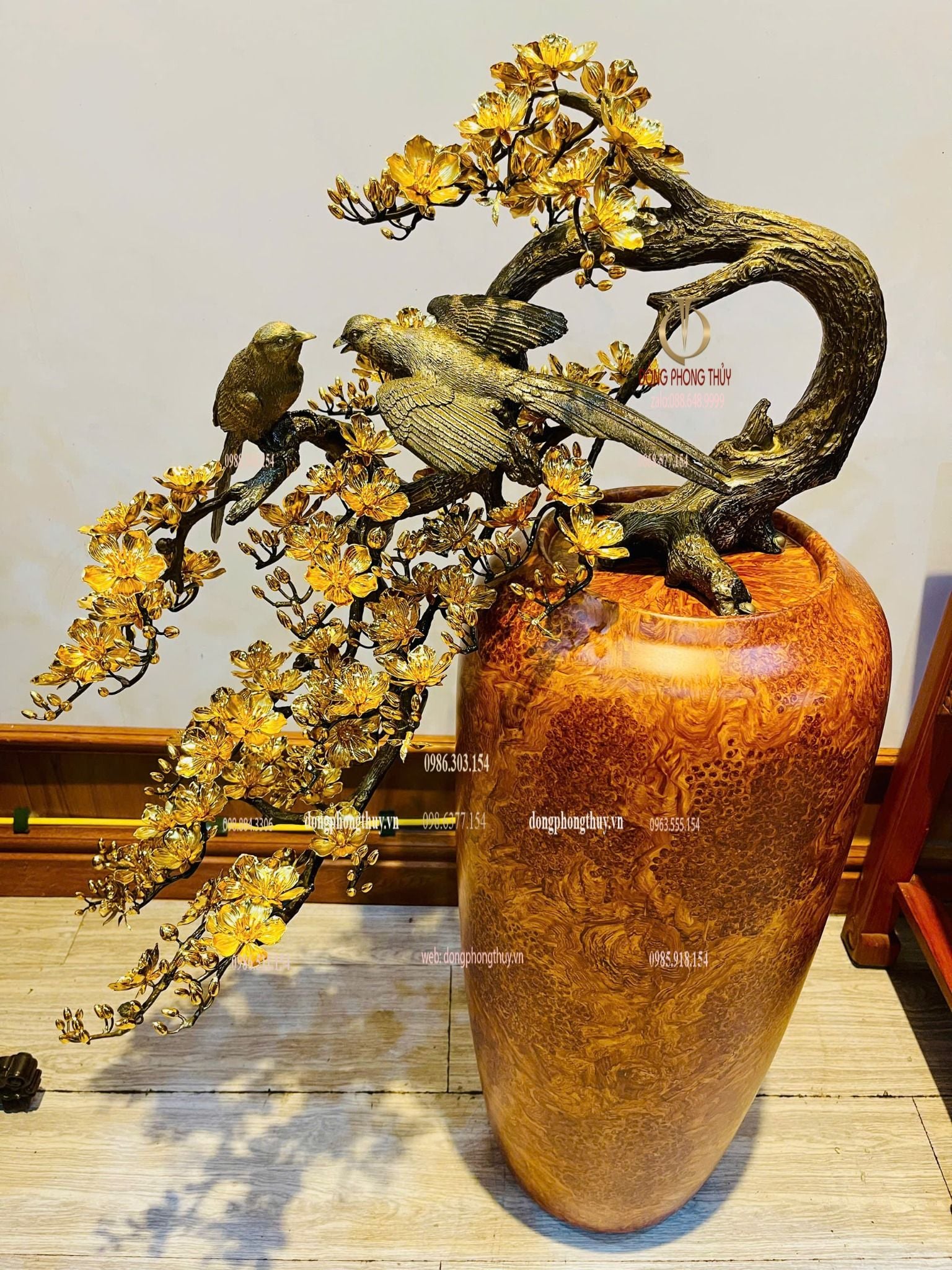 Bình Mai dáng đổ bằng đồng mạ vàng 24k