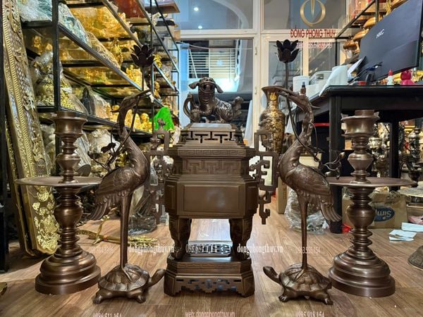 Ngũ sự đỉnh vuông bằng đồng đỏ màu cổ