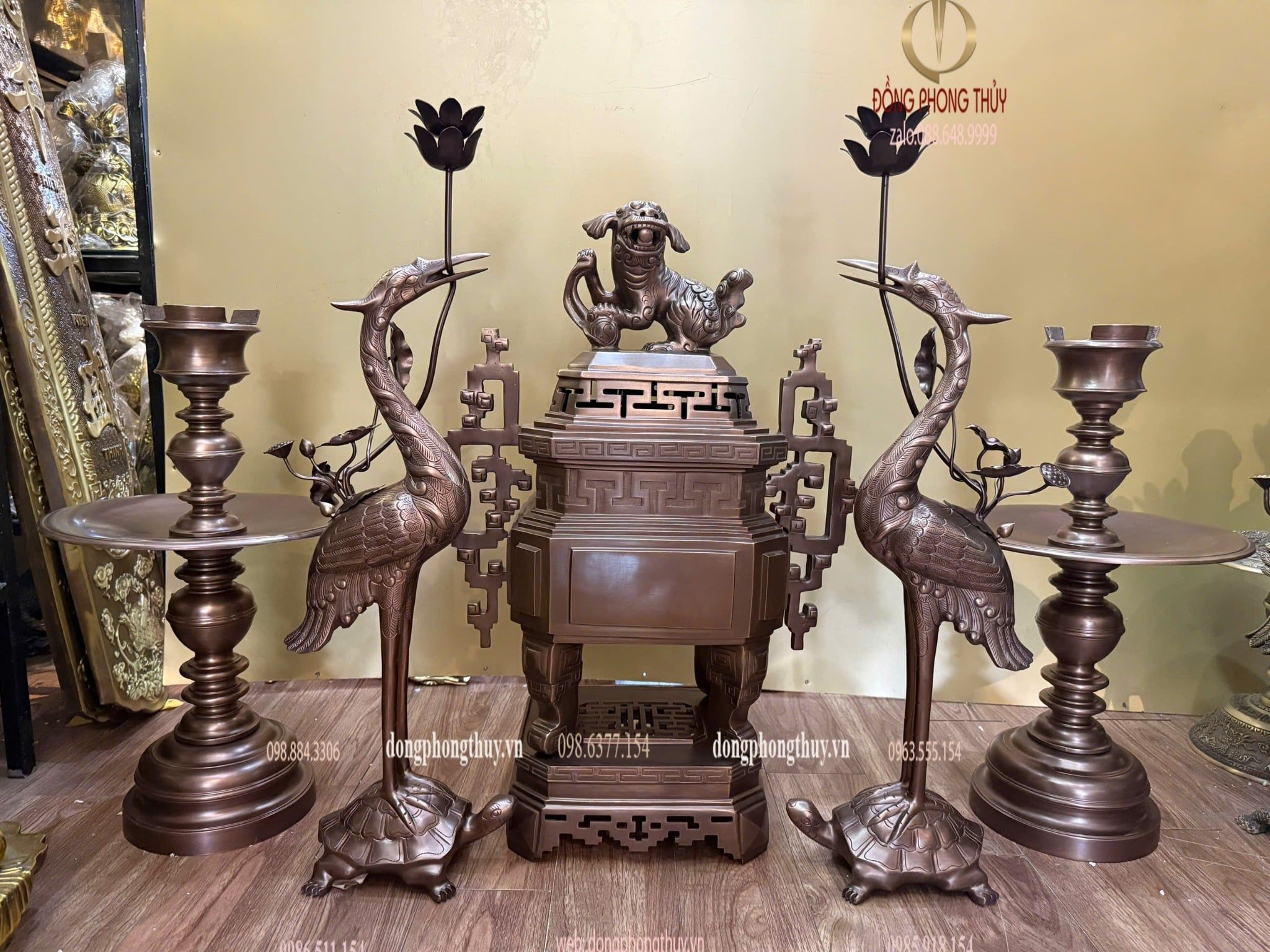 Ngũ sự đỉnh vuông bằng đồng đỏ màu cổ