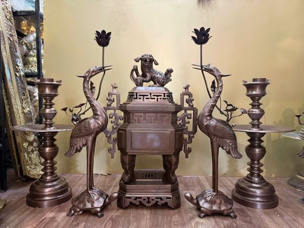 Ngũ sự đỉnh vuông bằng đồng đỏ màu cổ