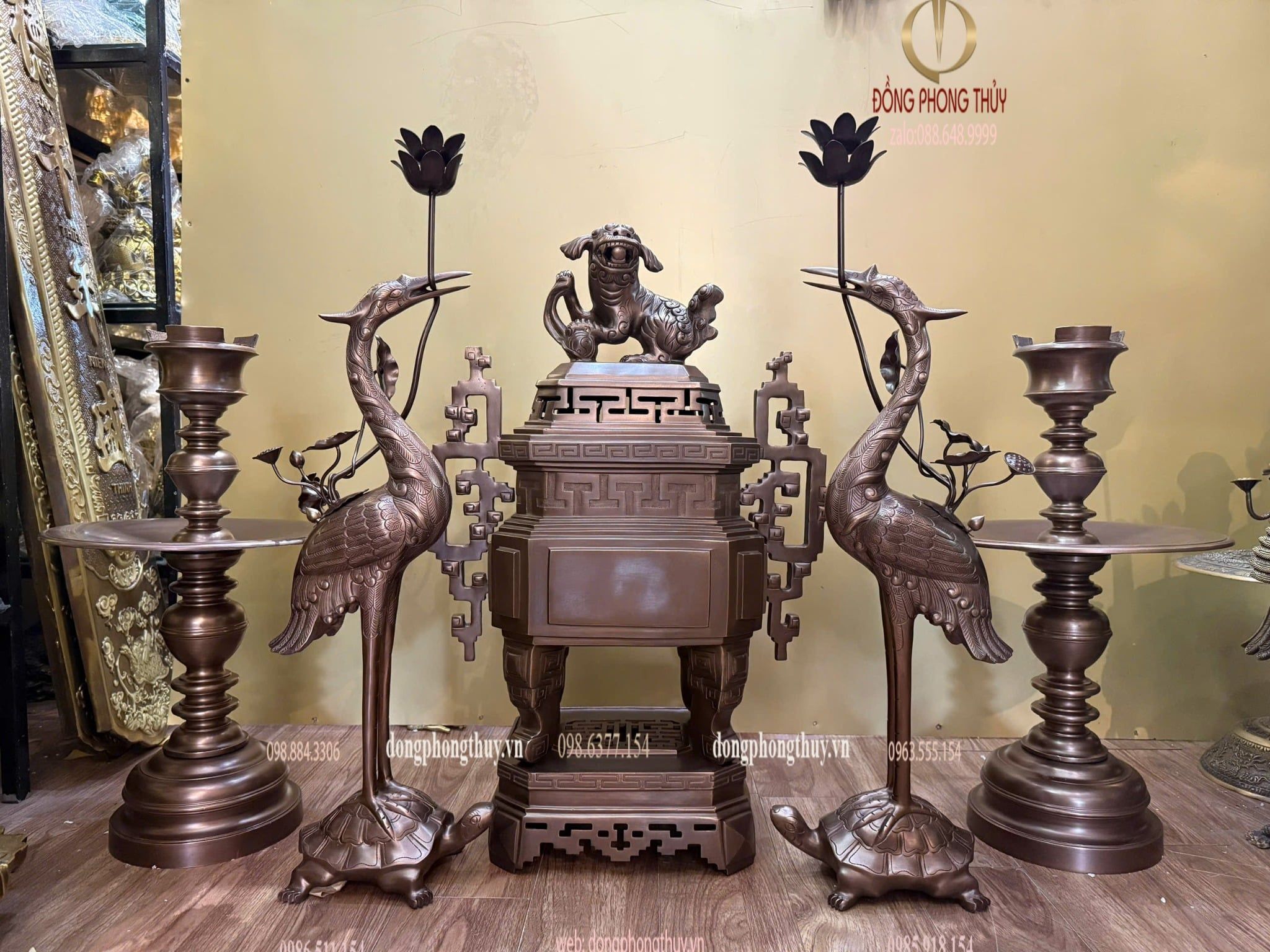 Ngũ sự đỉnh vuông bằng đồng đỏ màu cổ