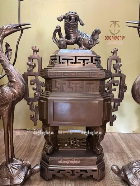 Ngũ sự đỉnh vuông bằng đồng đỏ màu cổ