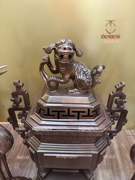 Ngũ sự đỉnh vuông bằng đồng đỏ màu cổ