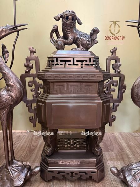 Ngũ sự đỉnh vuông bằng đồng đỏ màu cổ