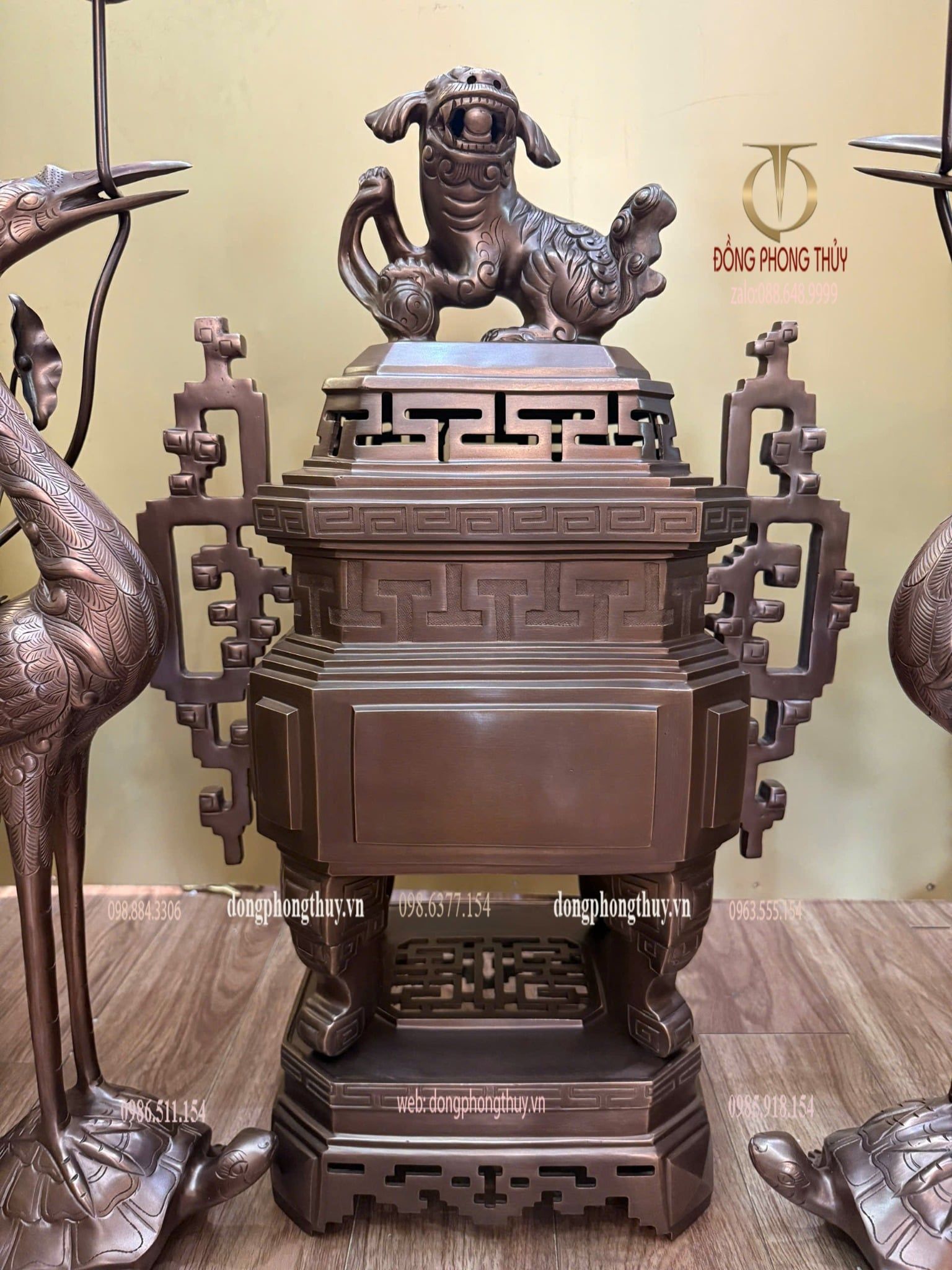 Ngũ sự đỉnh vuông bằng đồng đỏ màu cổ