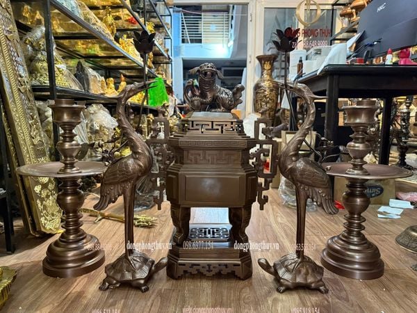 Ngũ sự đỉnh vuông bằng đồng đỏ màu cổ