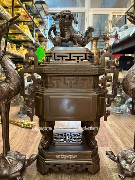 Ngũ sự đỉnh vuông bằng đồng đỏ màu cổ