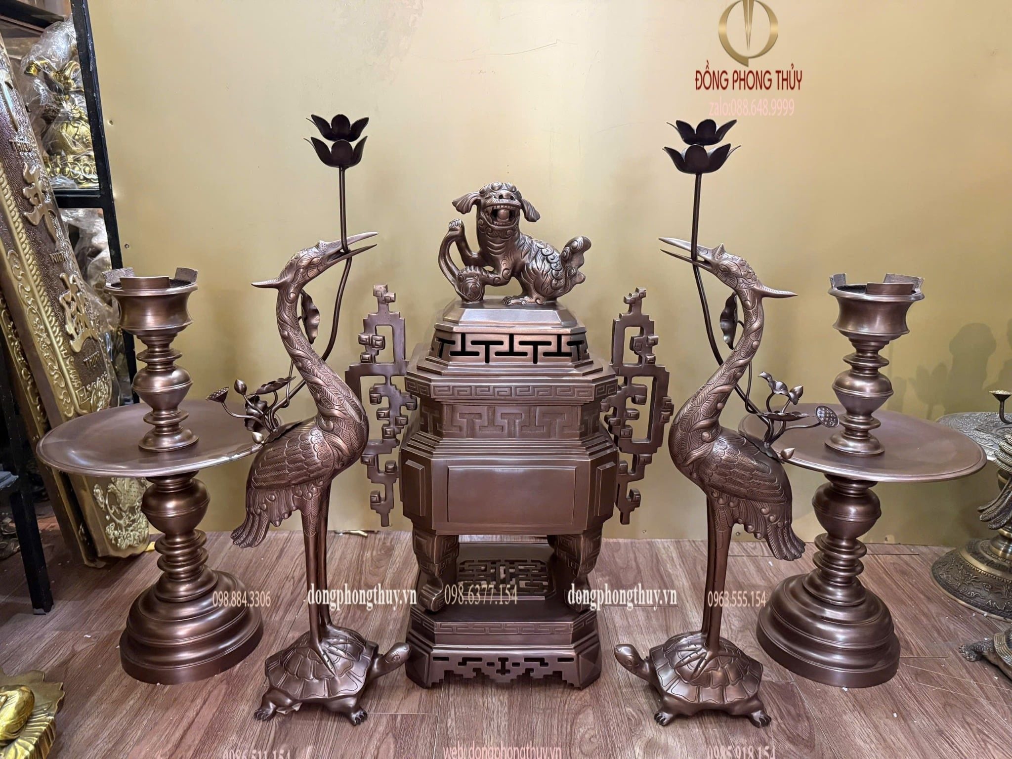 Ngũ sự đỉnh vuông bằng đồng đỏ màu cổ
