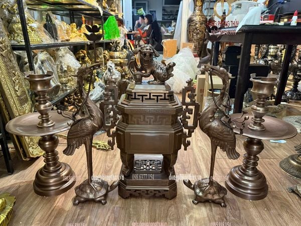 Ngũ sự đỉnh vuông bằng đồng đỏ màu cổ