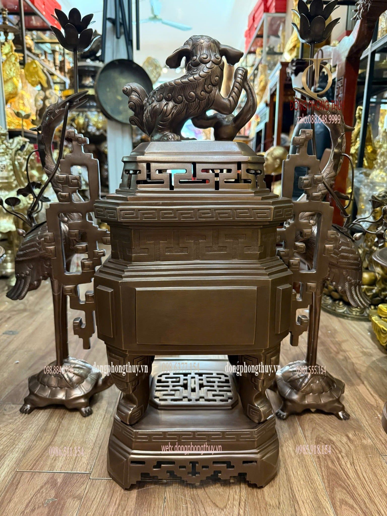 Ngũ sự đỉnh vuông bằng đồng đỏ màu cổ