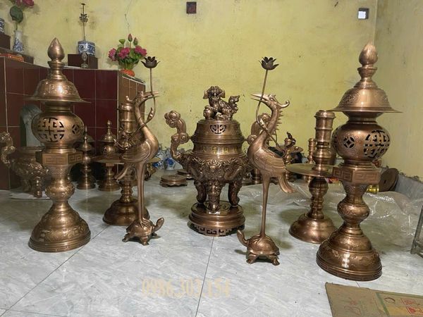 Bộ đỉnh đồng đỏ 80cm nặng 110kg chữ dát điểm vàng