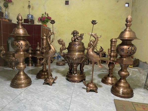 Bộ đỉnh đồng đỏ 80cm nặng 110kg chữ dát điểm vàng