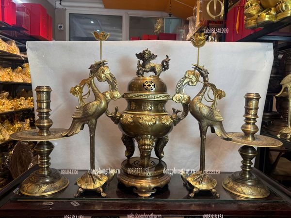 Bộ đỉnh đồng ngũ sự bằng đồng vàng hun nâu cạo màu