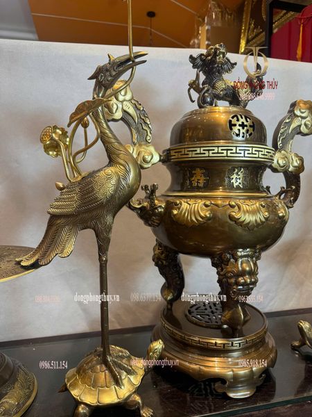 Bộ đỉnh đồng ngũ sự bằng đồng vàng hun nâu cạo màu