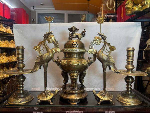 Bộ đỉnh đồng ngũ sự bằng đồng vàng hun nâu cạo màu