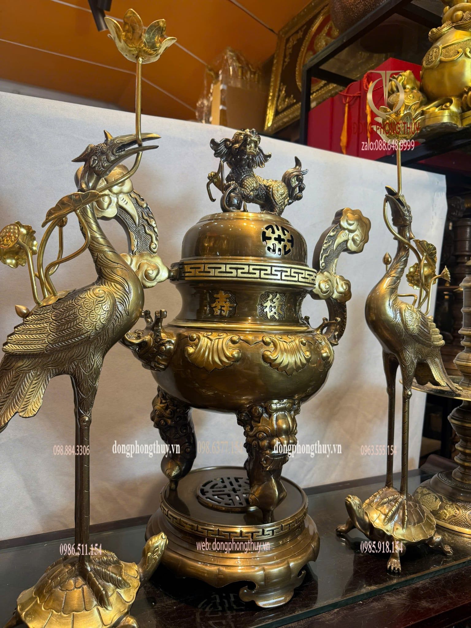 Bộ đỉnh đồng ngũ sự bằng đồng vàng hun nâu cạo màu