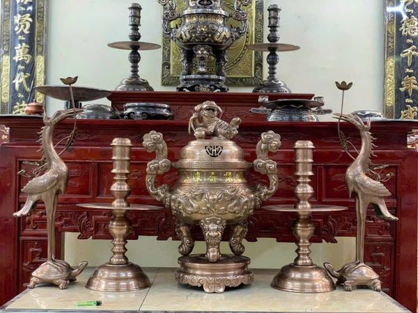 Bộ ngũ sự đồng đỏ 70cm nặng 62kg dát điểm chữ vàng