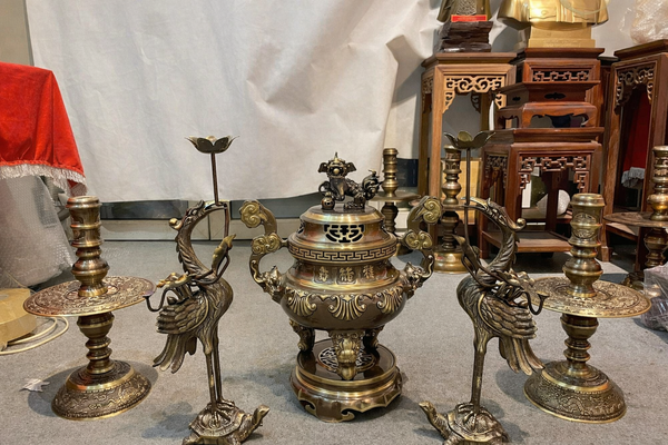 Đỉnh đồng hoa sòi ngũ sự 50cm nặng 19kg màu hun