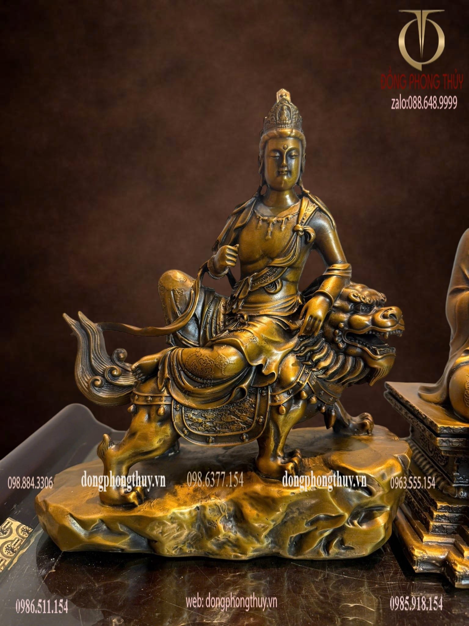 Hoa nghiêm tam thánh bằng đồng