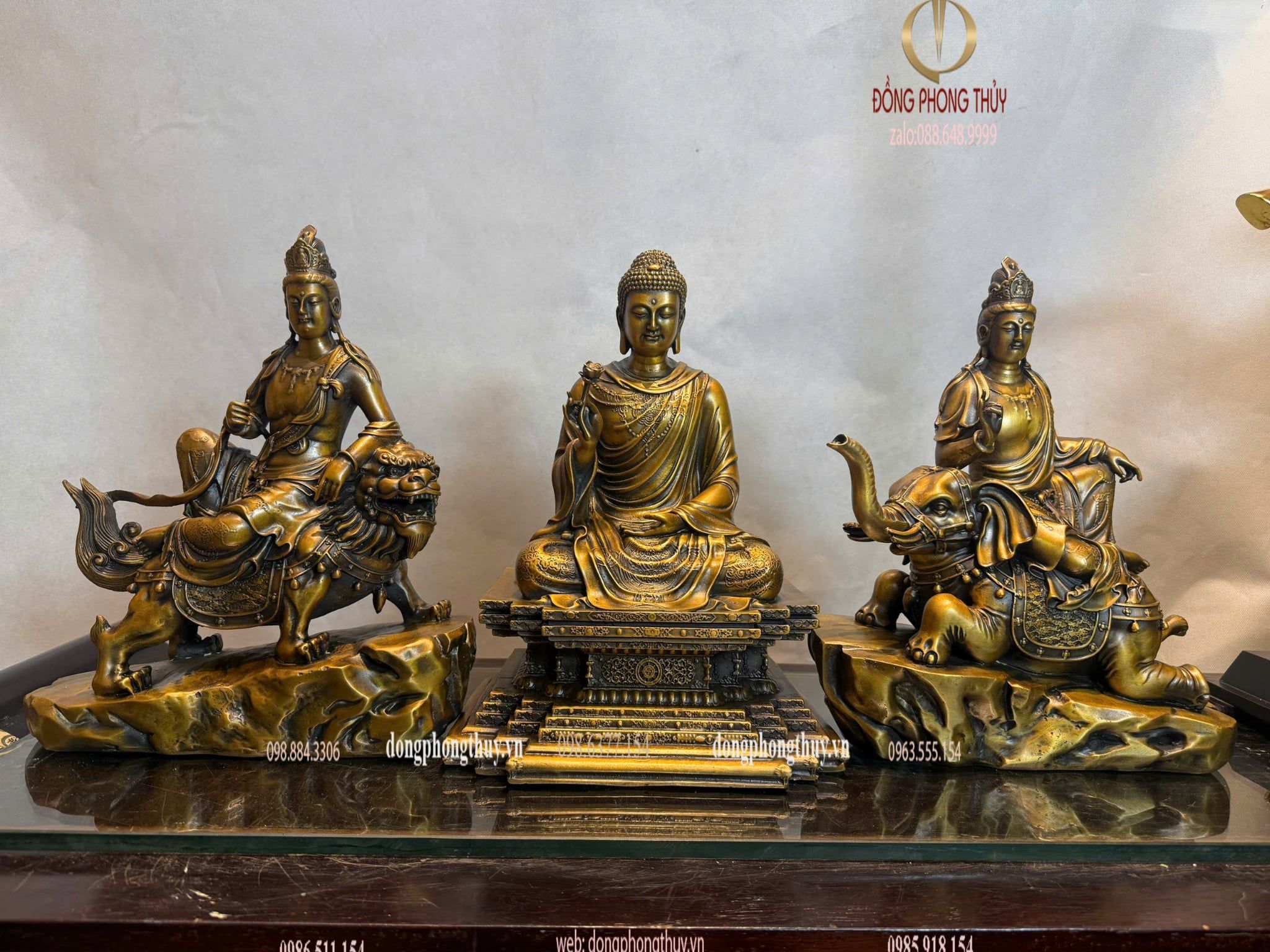 Hoa nghiêm tam thánh bằng đồng