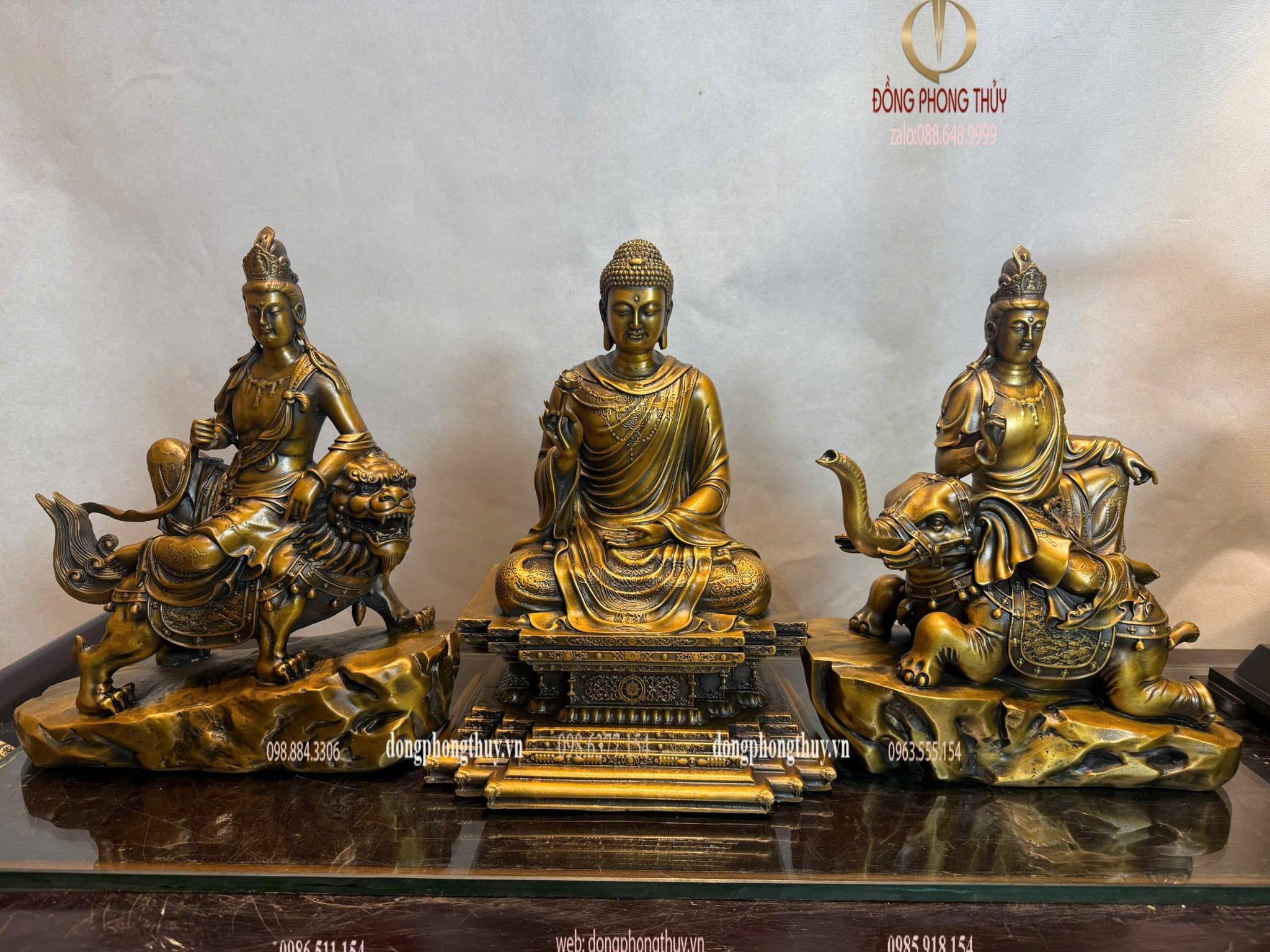 Hoa nghiêm tam thánh bằng đồng