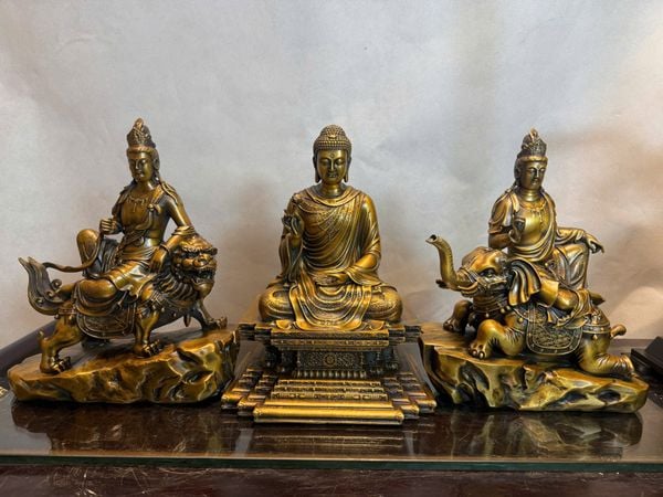 Hoa nghiêm tam thánh bằng đồng cao 30cm màu hun nâu