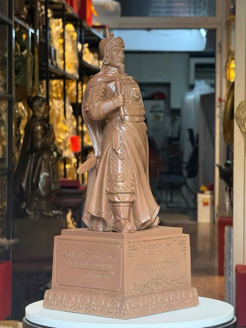 tượng trần hưng đạo