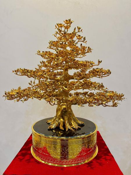 Chậu mai đứng bằng đồng mạ vàng 24k