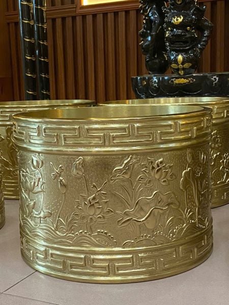 Đai đồng ốp chân cột nhà thờ