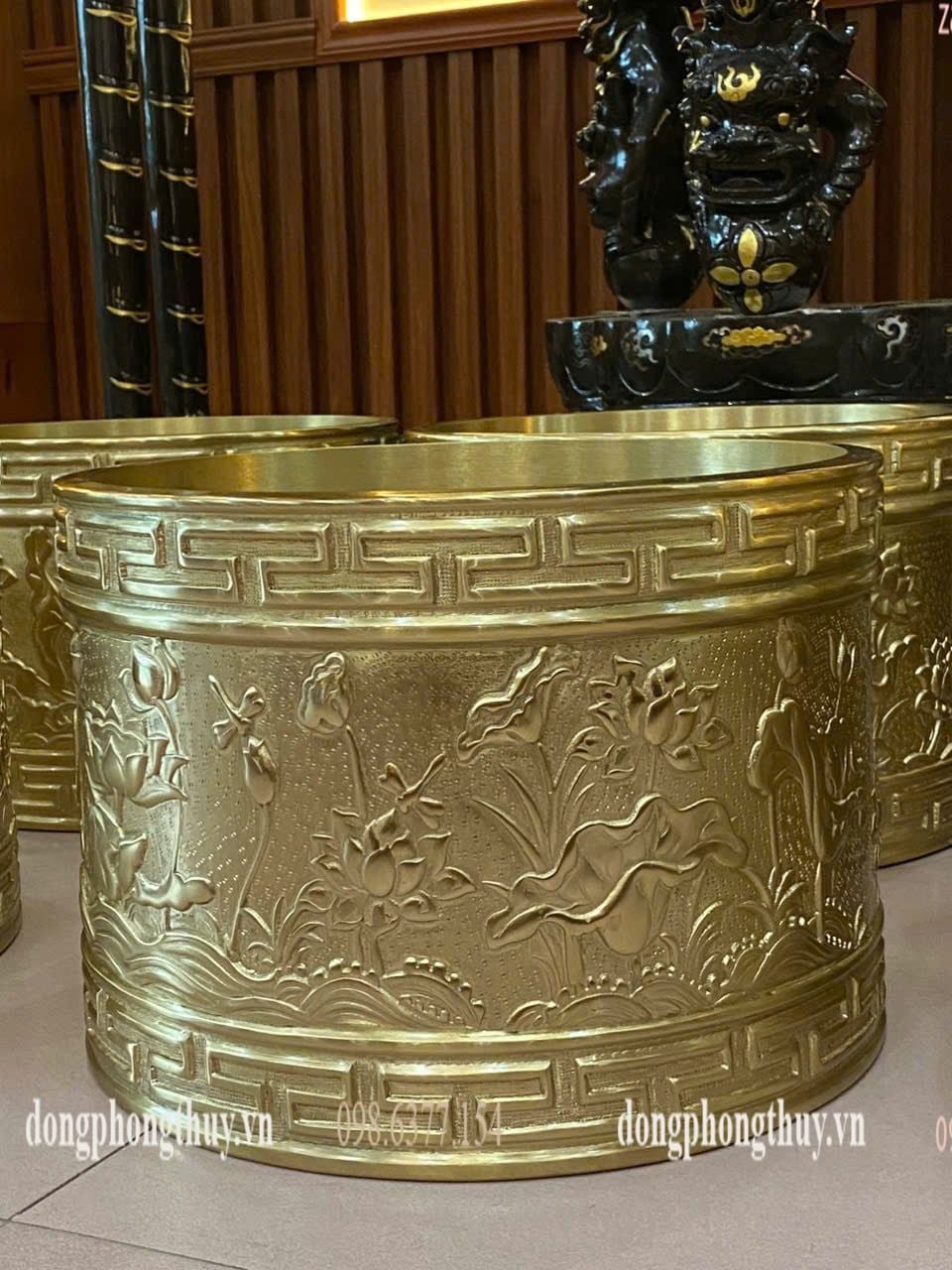 Đai đồng ốp chân cột nhà thờ