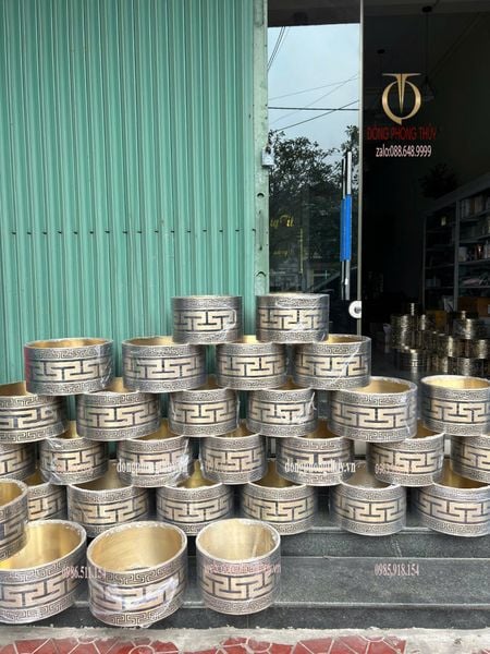Đai đồng ốp chân cột nhà thờ