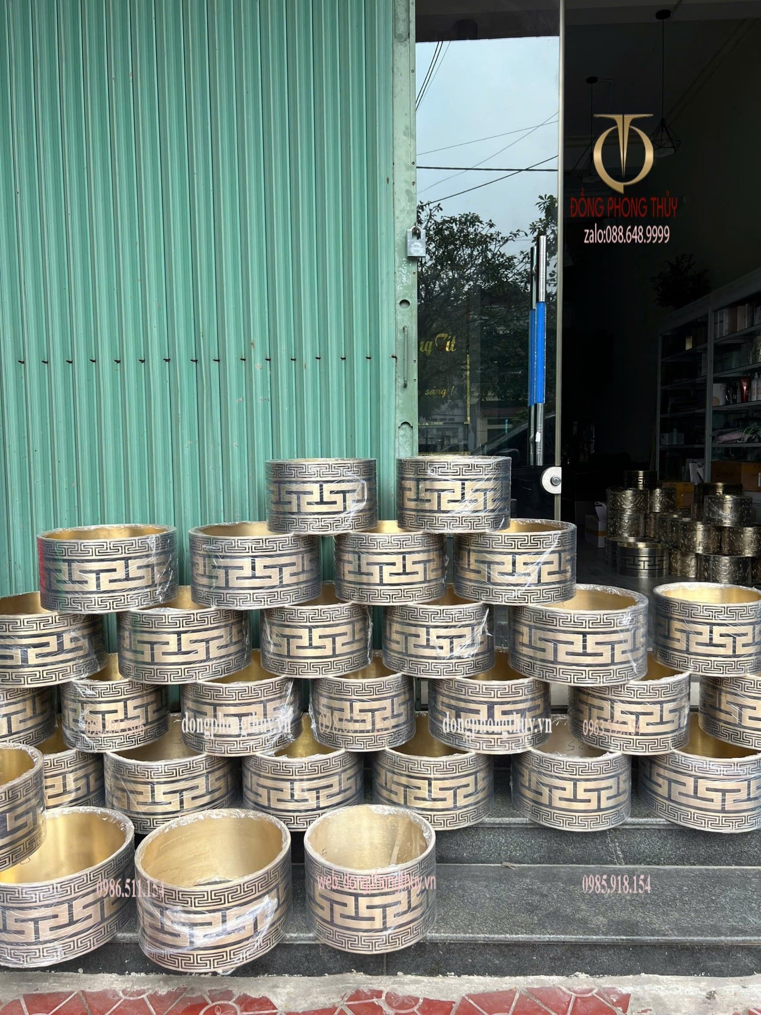 Đai đồng ốp chân cột nhà thờ