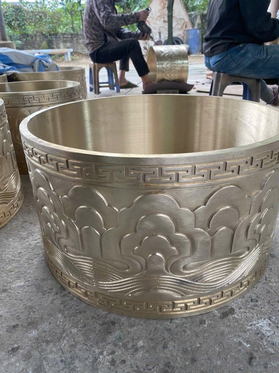 Đai đồng ốp chân cột nhà thờ