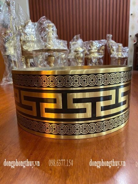 Đai đồng ốp chân cột nhà thờ