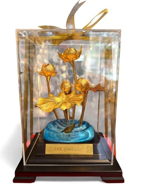 Hoa sen mạ vàng 24k