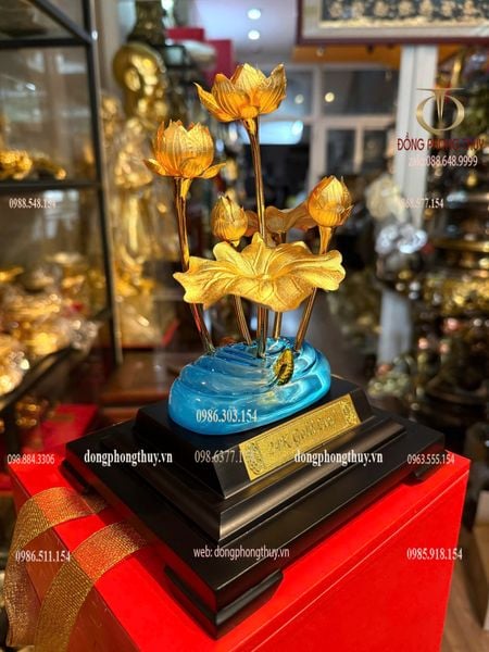 Hoa sen mạ vàng 24k