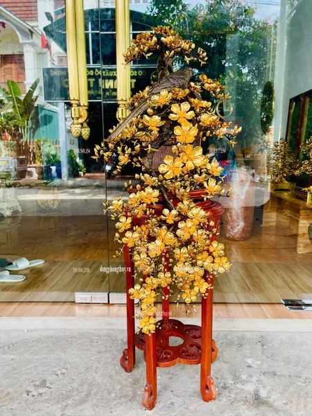 Quà tặng mạ vàng: Cây mai vàng dáng đổ bằng đồng mạ vàng 24k