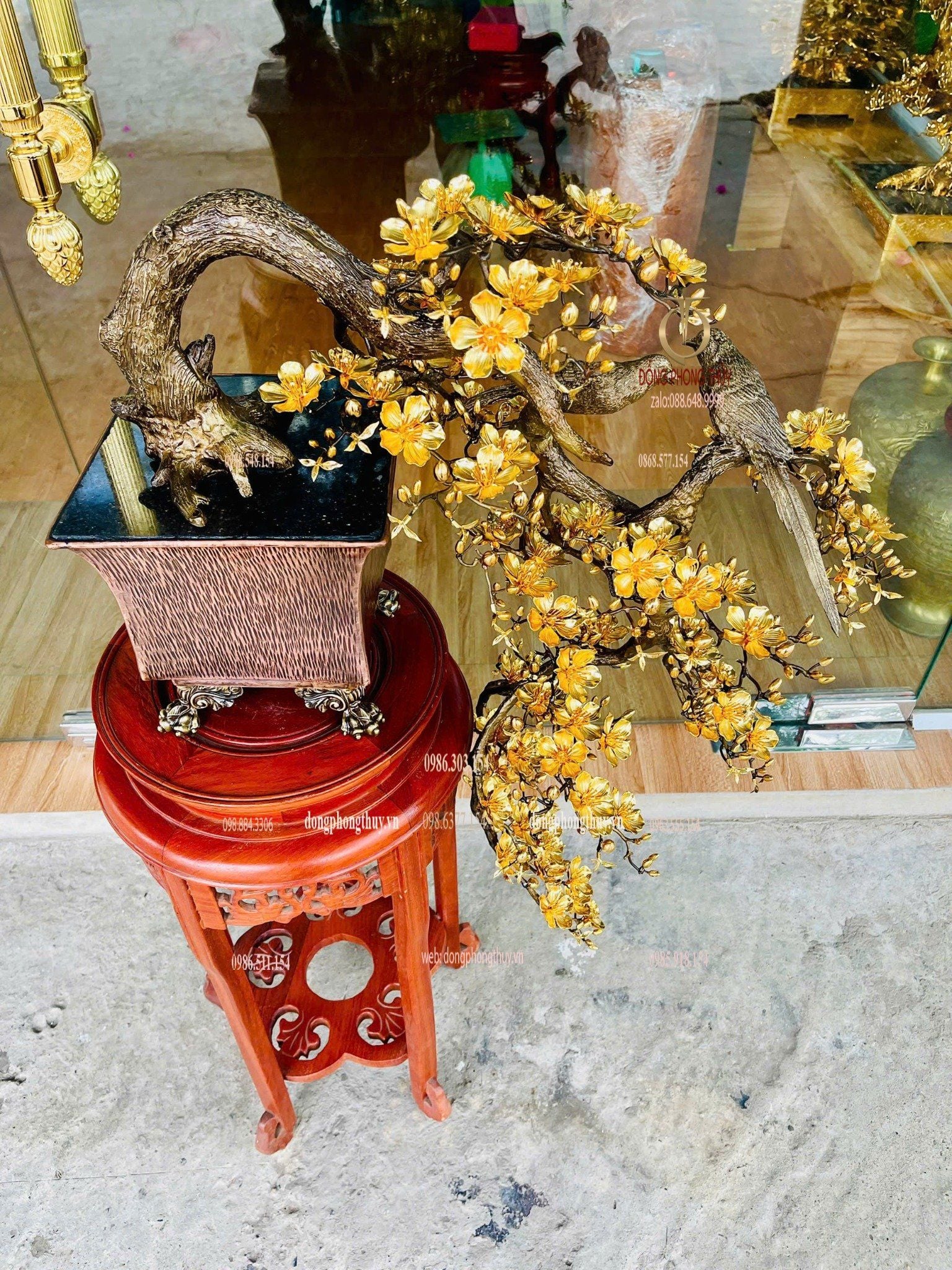Cây mai dáng đổ bằng đồng mạ vàng 24k