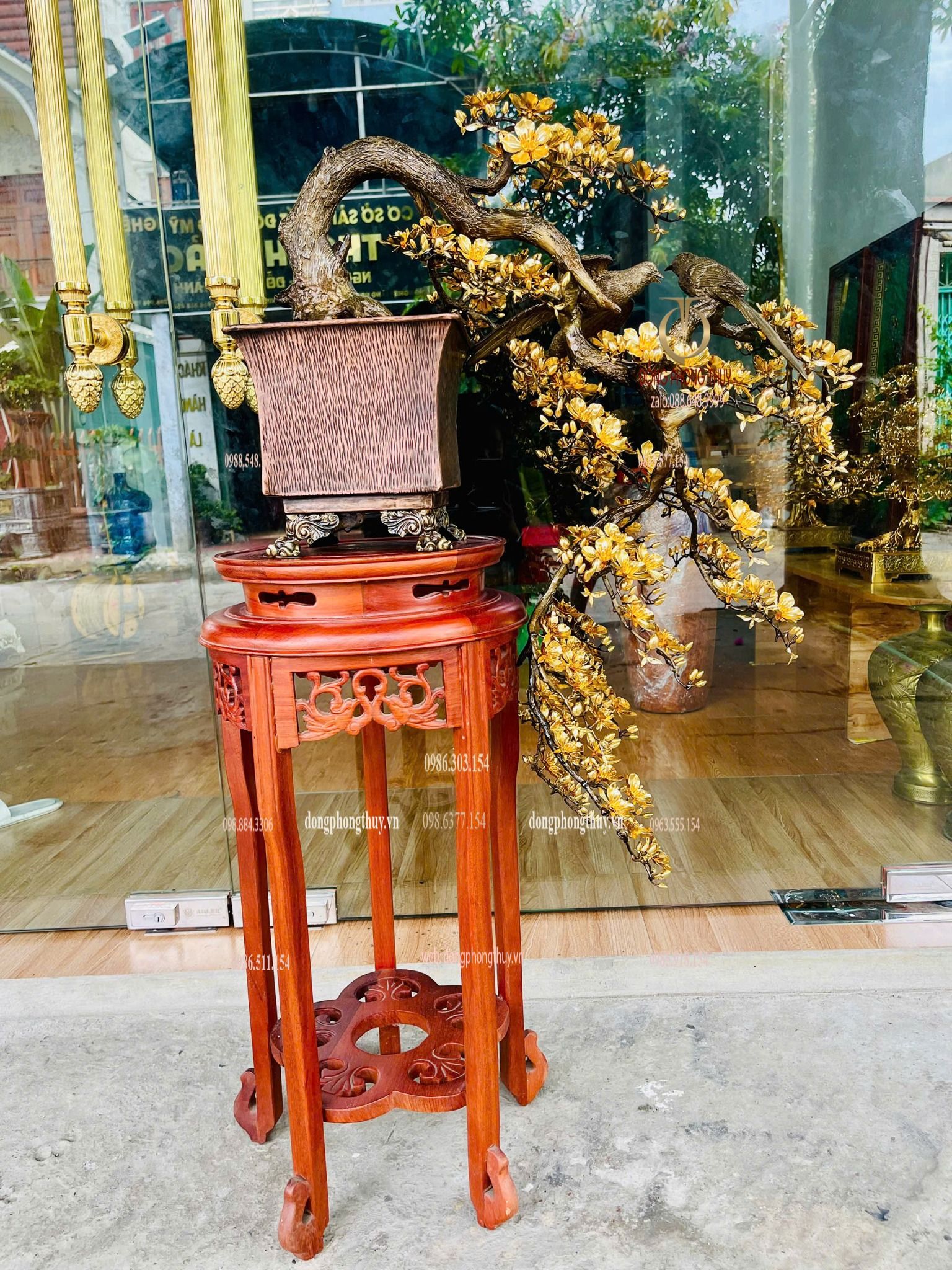 Cây mai dáng đổ bằng đồng mạ vàng 24k