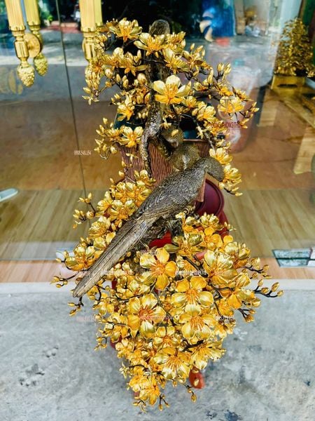 Quà tặng mạ vàng: Cây mai vàng dáng đổ bằng đồng mạ vàng 24k