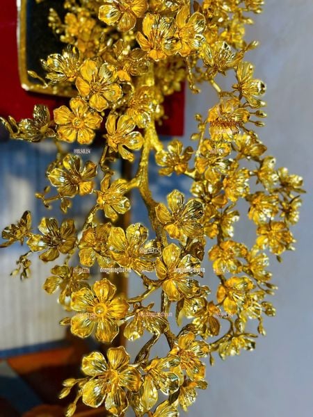 Quà tặng mạ vàng: Cây mai vàng bonsai dáng thế bằng đồng mạ vàng 24k