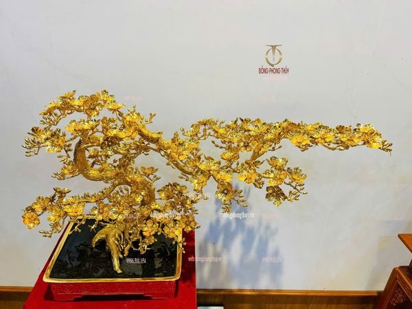 Quà tặng mạ vàng: Cây mai vàng bonsai dáng thế bằng đồng mạ vàng 24k