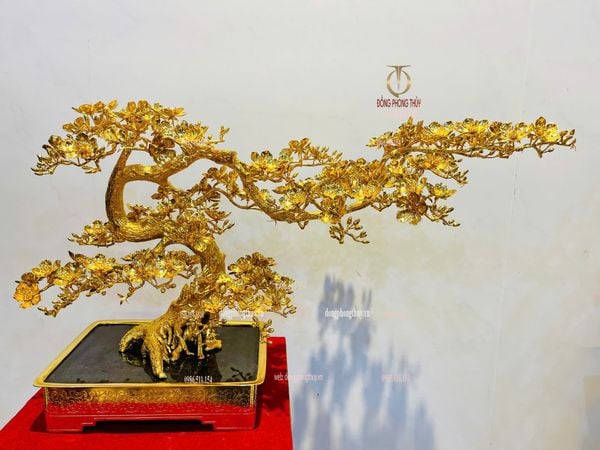 Quà tặng mạ vàng: Cây mai vàng bonsai dáng thế bằng đồng mạ vàng 24k