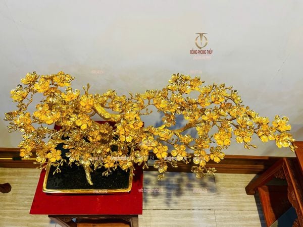 Quà tặng mạ vàng: Cây mai vàng bonsai dáng thế bằng đồng mạ vàng 24k