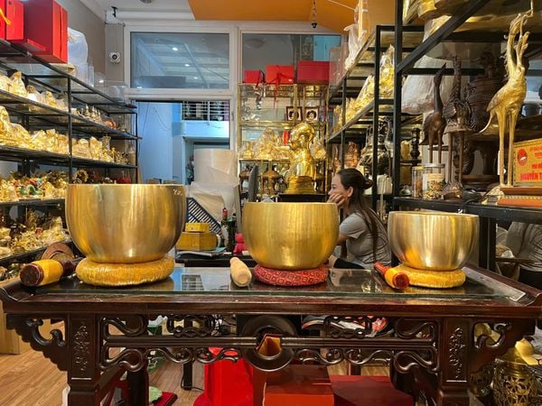 Chuông bát bằng đồng