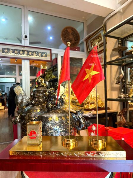 Quà tặng sếp mạ vàng: Ống bút Cột cờ mạ vàng 24k